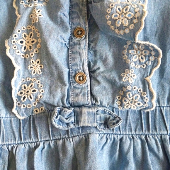 calvin klein jeans eyelet lace ruffle denim chambray tiered dress 4T toddler - Picture 4 of 11